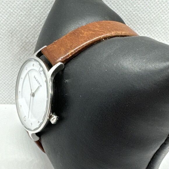 Skagen Anita SKW2399 Women\'s Brown Leather Analog Silver Dial Wrist Watch JNA538